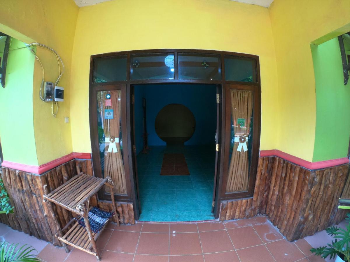 Owl Hostel كاريمونجاوا المظهر الخارجي الصورة