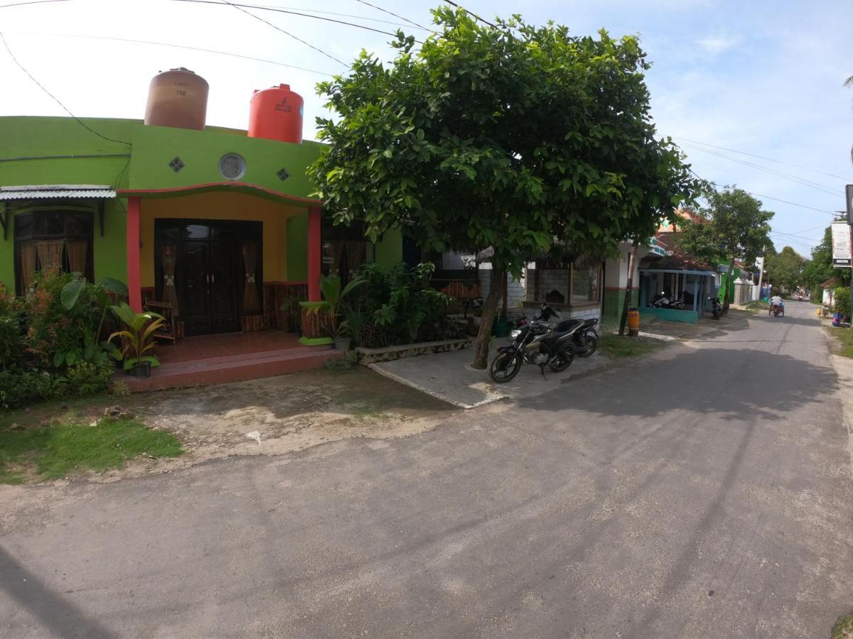 Owl Hostel كاريمونجاوا المظهر الخارجي الصورة