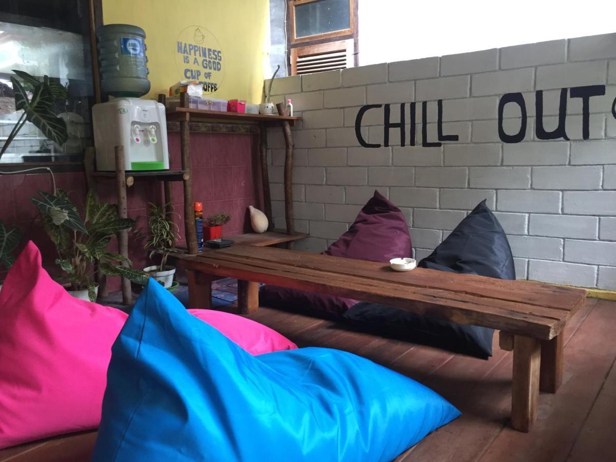 Owl Hostel كاريمونجاوا المظهر الخارجي الصورة