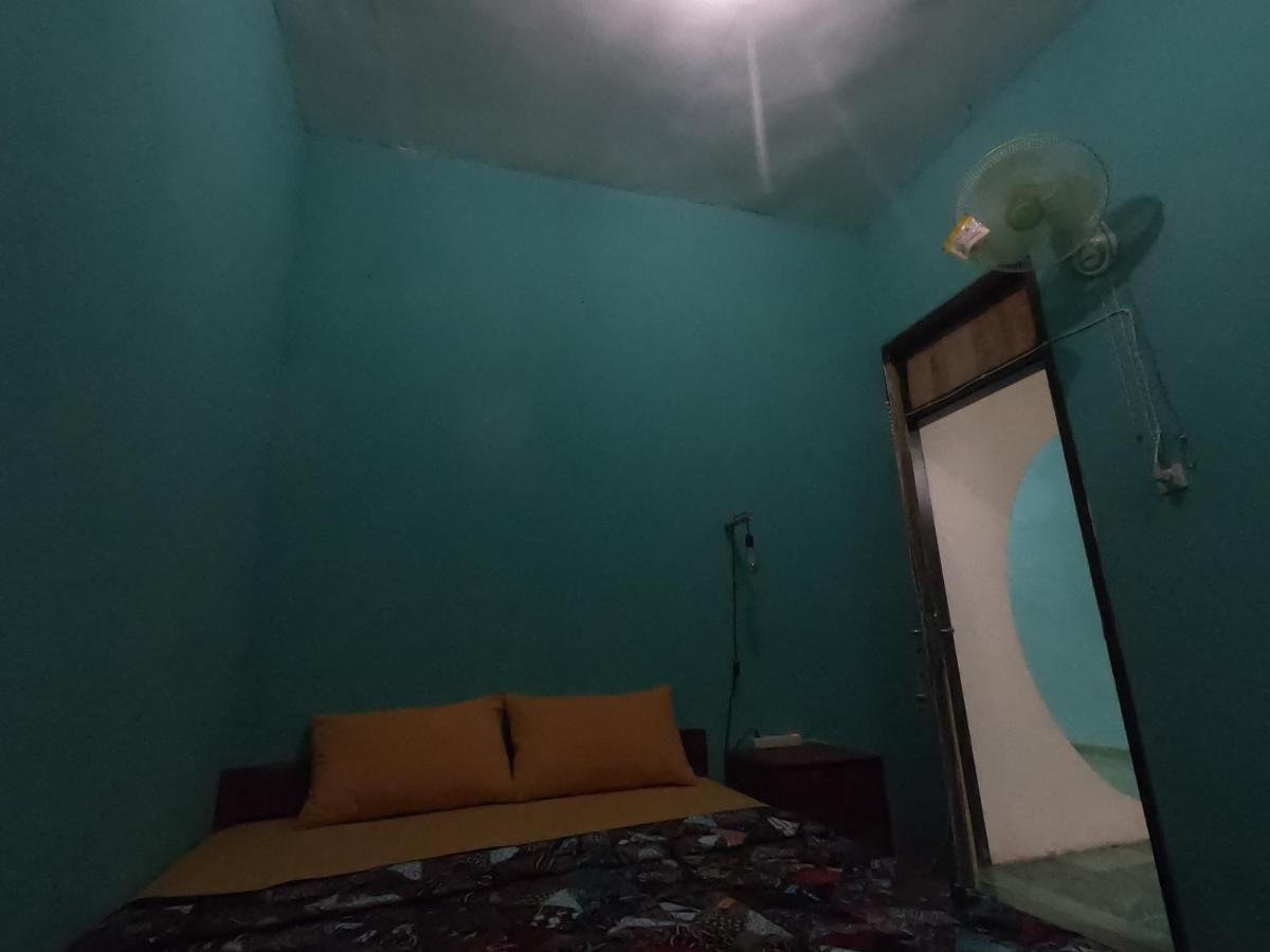 Owl Hostel كاريمونجاوا المظهر الخارجي الصورة