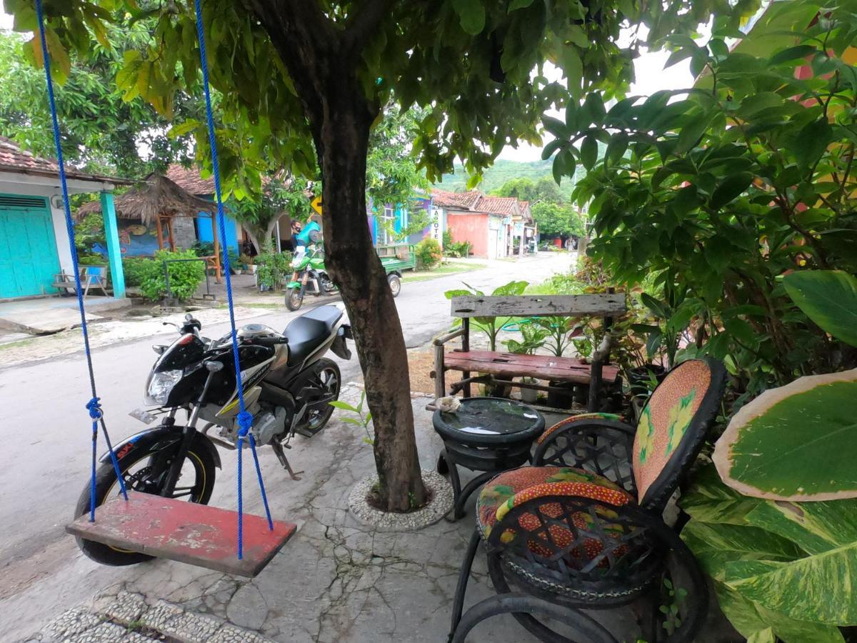 Owl Hostel كاريمونجاوا المظهر الخارجي الصورة