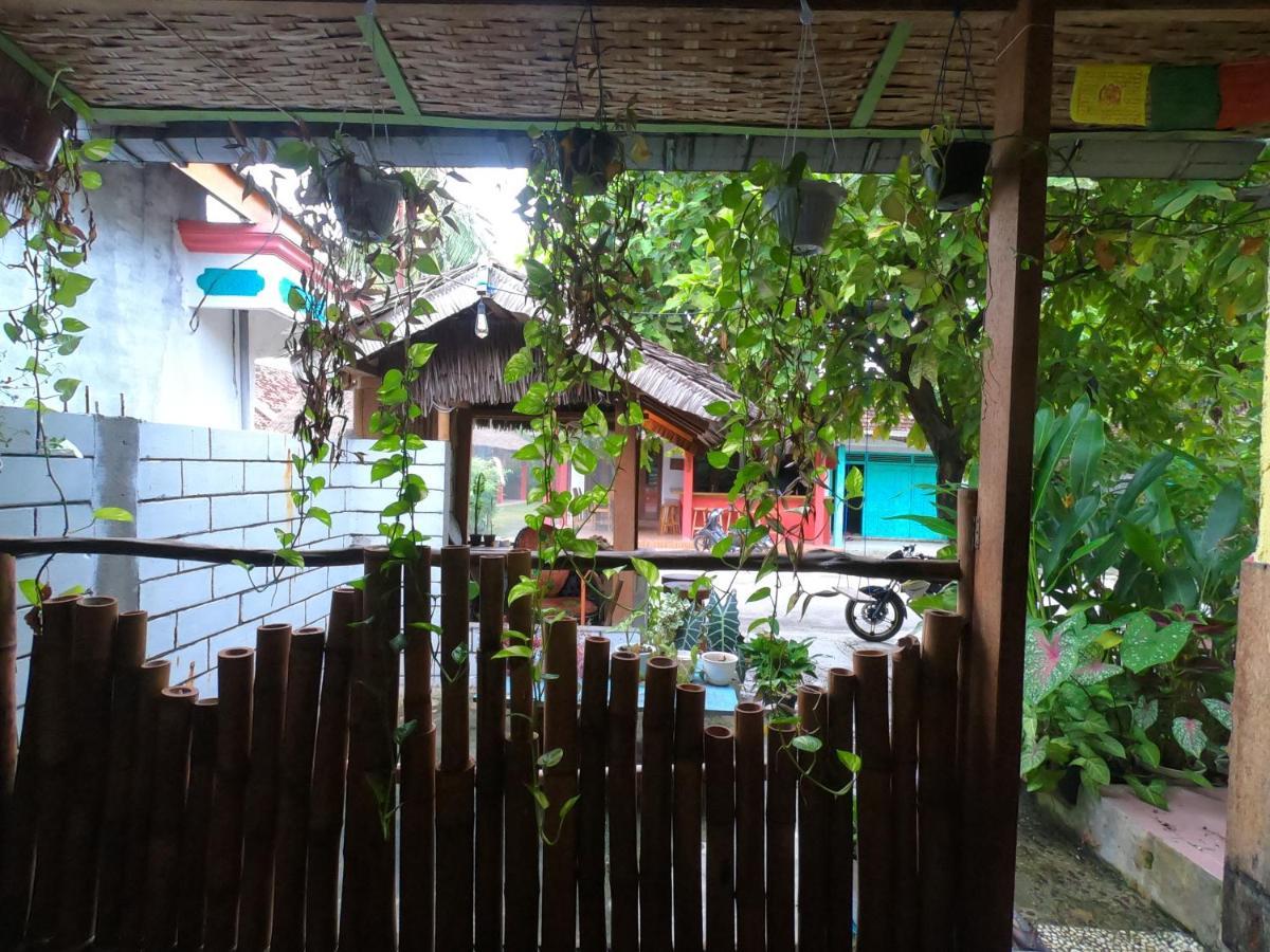Owl Hostel كاريمونجاوا المظهر الخارجي الصورة