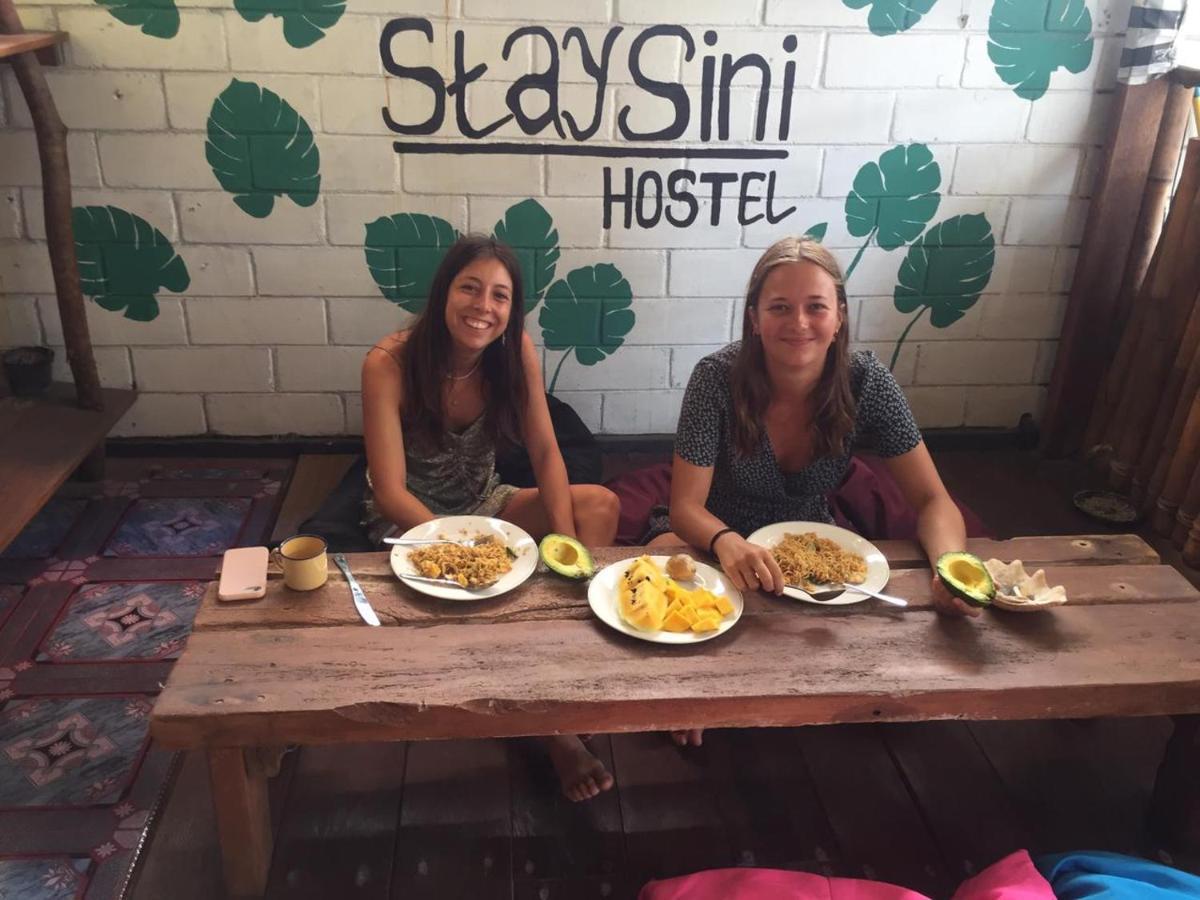 Owl Hostel كاريمونجاوا المظهر الخارجي الصورة