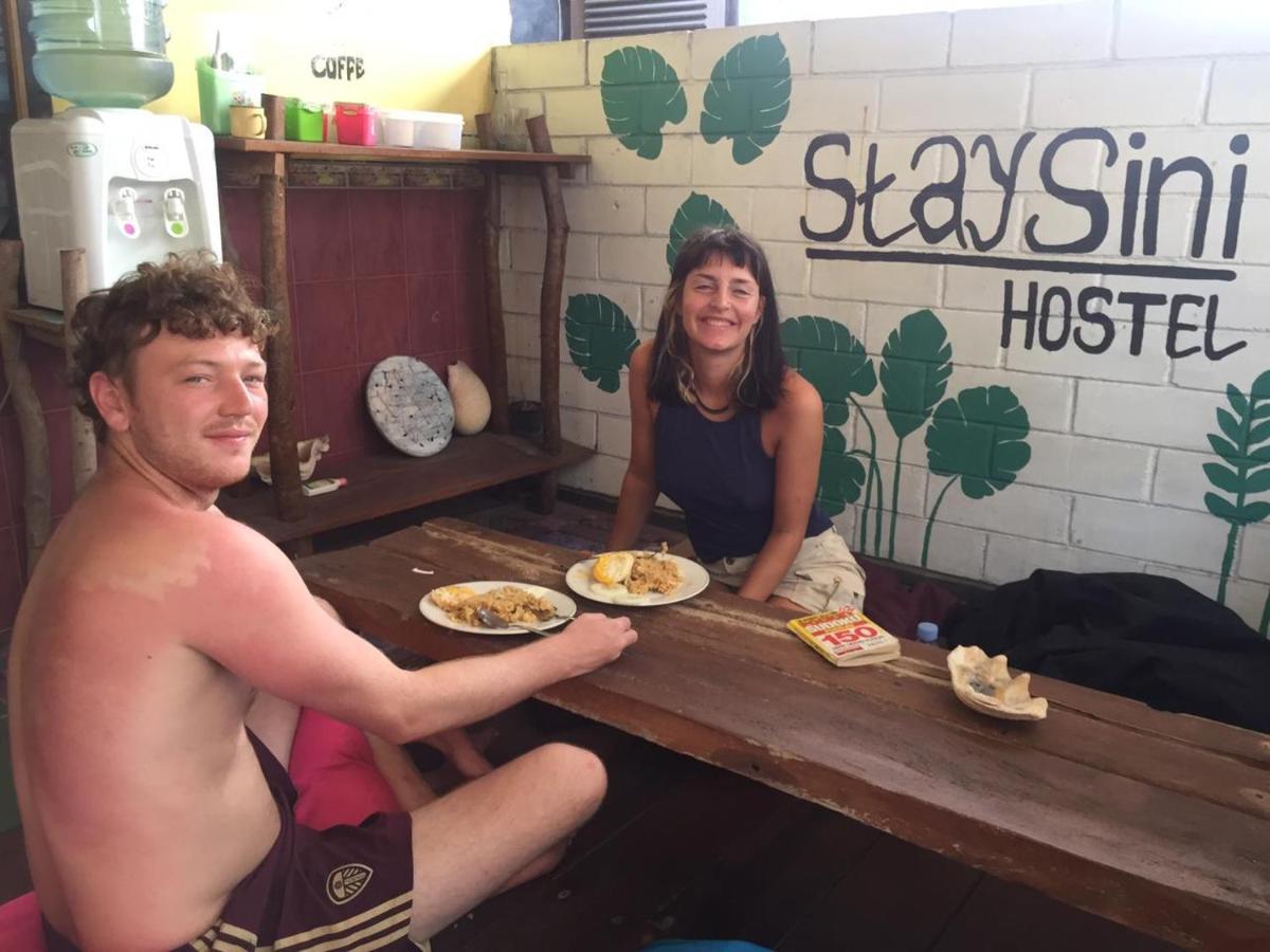 Owl Hostel كاريمونجاوا المظهر الخارجي الصورة