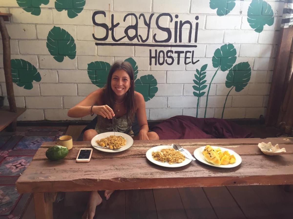 Owl Hostel كاريمونجاوا المظهر الخارجي الصورة