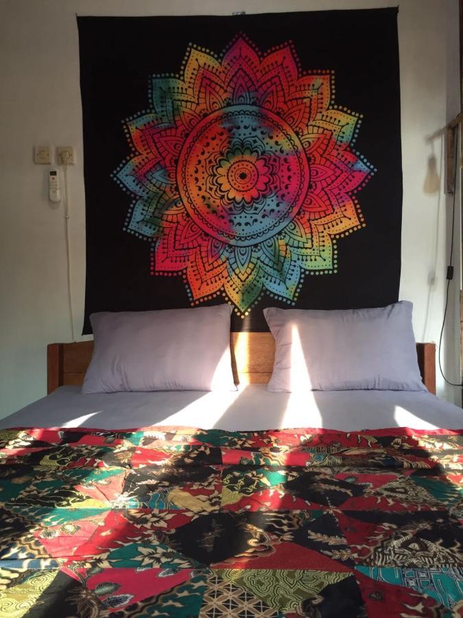 Owl Hostel كاريمونجاوا الغرفة الصورة