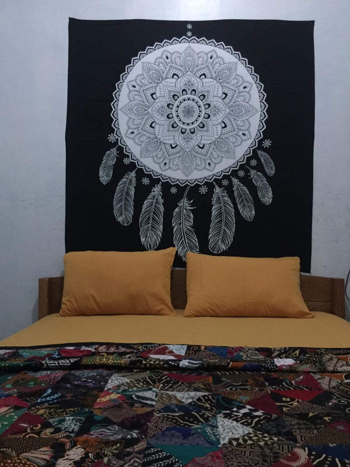 Owl Hostel كاريمونجاوا الغرفة الصورة