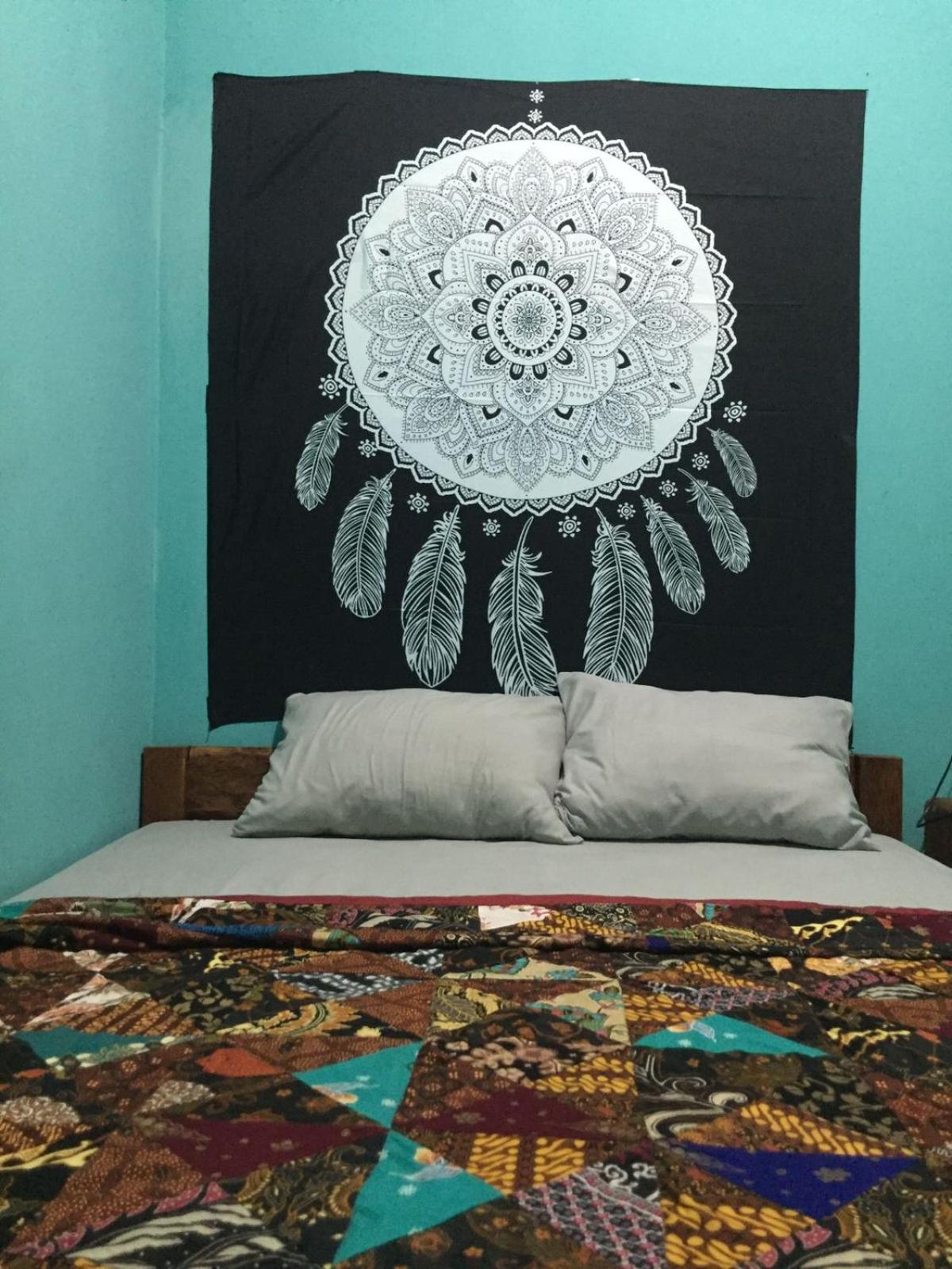 Owl Hostel كاريمونجاوا الغرفة الصورة